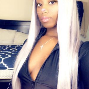 Meet your Posher, Devona